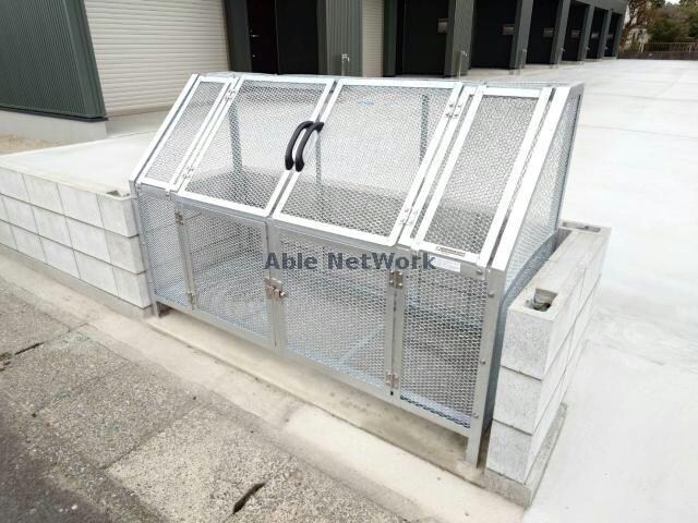 物件外観写真9　(敷地内ゴミ置場)