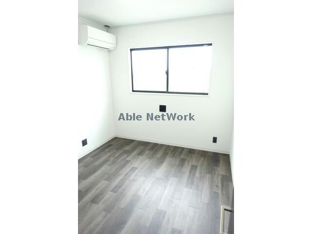 物件内観写真14　(洋室５帖)