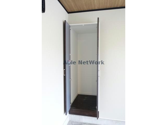 物件内観写真29　(ガレージ収納)