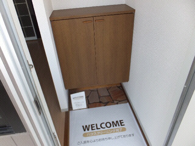 物件内観写真11　(玄関)