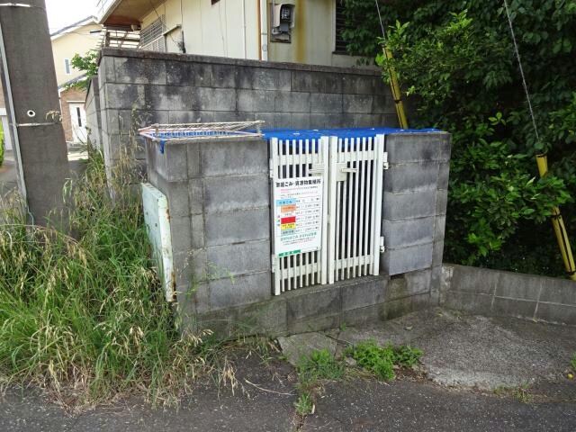 物件外観写真5　(ｺﾞﾐ置場)