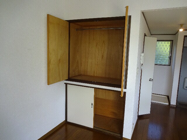 物件内観写真10　(押入れ)