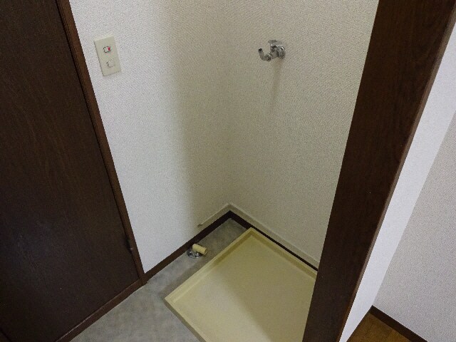 物件内観写真12　(洗濯機置場)