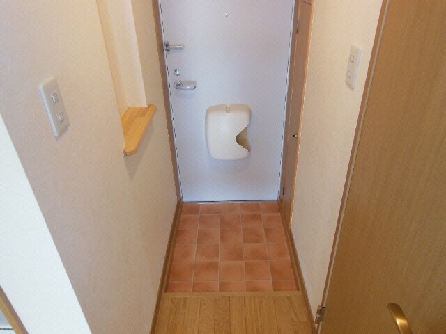 物件内観写真11　(玄関)