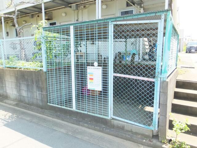 物件外観写真3　(敷地内ｺﾞﾐ置場)