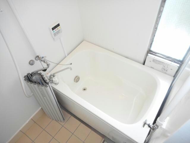 物件内観写真9　(ﾊﾞｽ※他号室の参考写真となります)