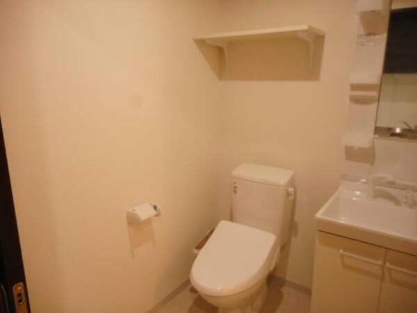 トイレ(※他号室の参考写真となります。)