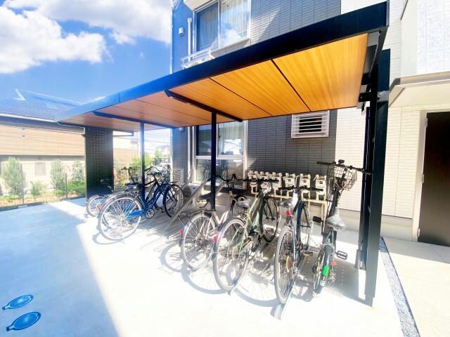 物件外観写真4　(駐輪場)