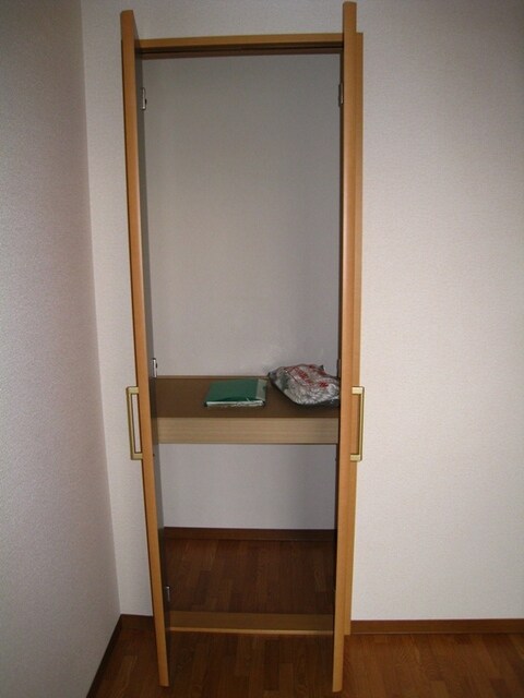 物件内観写真7　(押入れ)