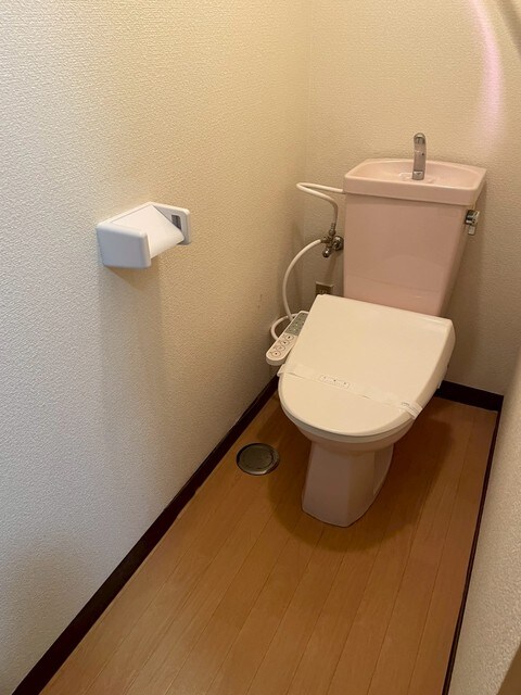 物件内観写真9　(温水洗浄便座付トイレ)