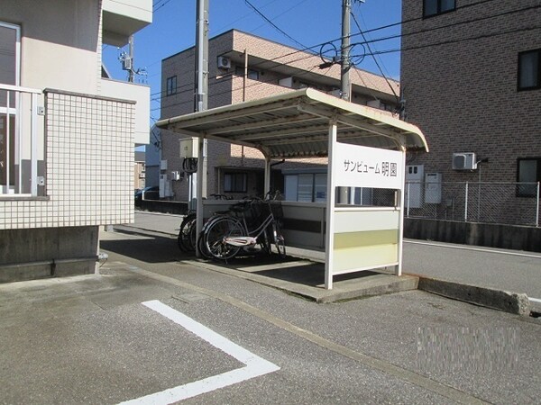 敷地内/建物(自転車置き場)