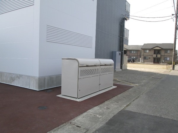 敷地内/建物(敷地内ゴミ置き場。)