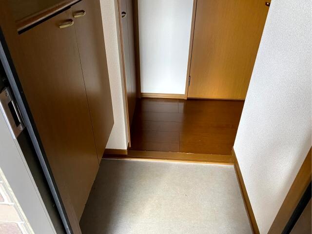 ノイホーフ若宮弐番館の玄関周り