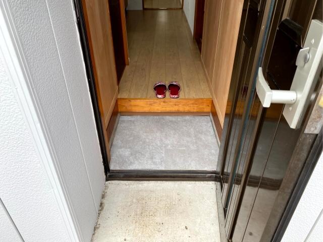 谷中貸家（学習塾の南隣）の玄関周り