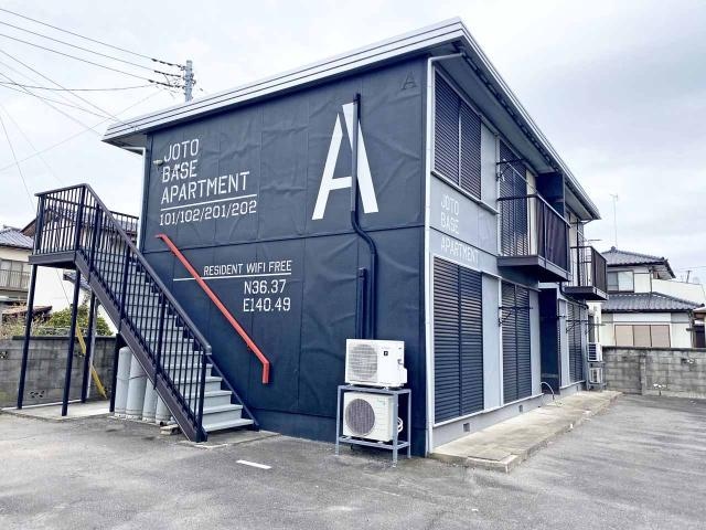 城東ベースアパートメントの外観