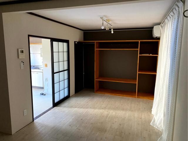 城東ベースアパートメントの居室