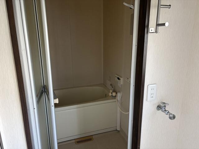 城東ベースアパートメントのバス