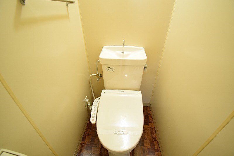 物件内観写真2　(洗浄暖房便座付き)