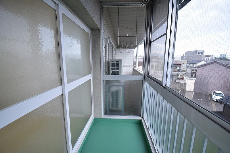 物件内観写真8　(ベランダ・サンルームあり！雨や洗濯物の花粉対策に◎)