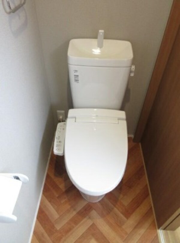 トイレ(洗浄暖房便座付き)