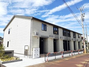 ヒカルサ高岡角ウエスト外観写真