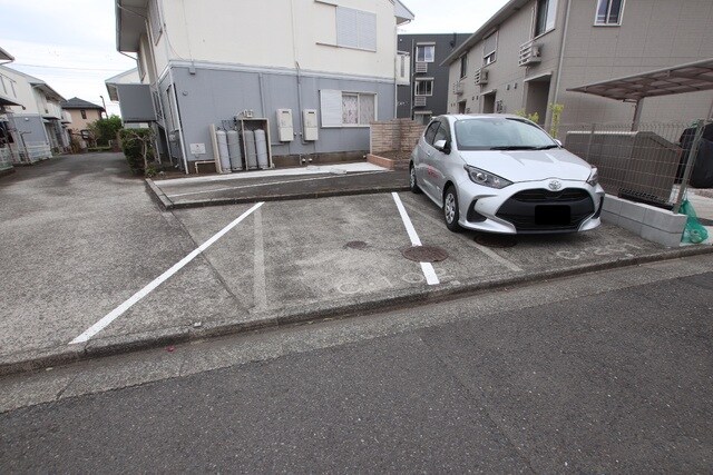 物件外観写真4　(駐車場（要空き確認）)