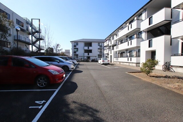 物件外観写真4　(駐車場契約必須)