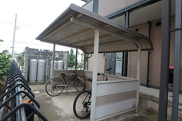共用設備(屋根付き駐輪場)