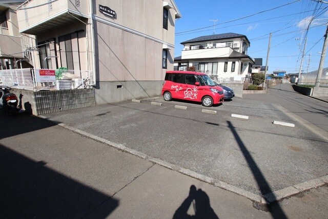 物件外観写真2　(駐車場（要空き確認）)