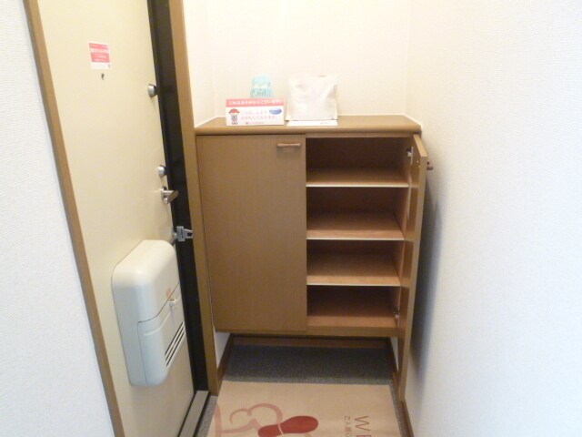 物件内観写真10　(下駄箱有ります)