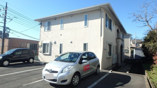 物件外観写真1　(１フロア２世帯で全室角部屋)