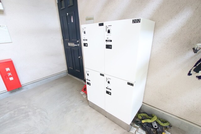 物件外観写真6　(不在時便利な宅配ボックス)