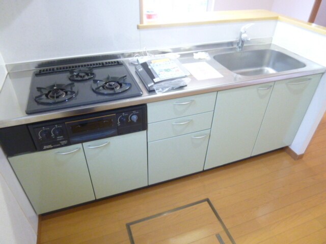 物件内観写真12　(システムキッチン※3口ガスコンロ)