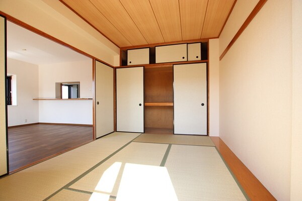 居室(同一間取りの別部屋参考写真)
