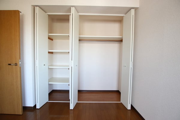 収納(同一間取りの別部屋参考写真)