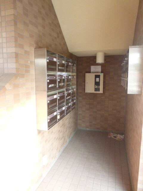 物件外観写真5　(集合ポスト)