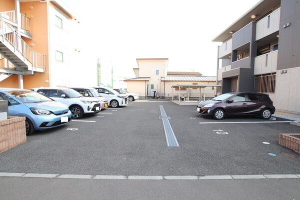 駐車場(敷地内に駐車場あります)