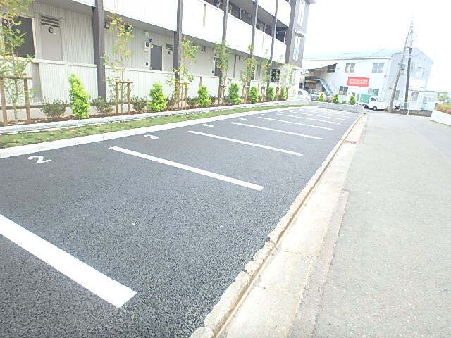 物件外観写真4　(駐車場)