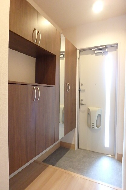 物件内観写真17　(下駄箱がある玄関)