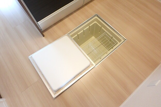 物件内観写真28　(床下収納)