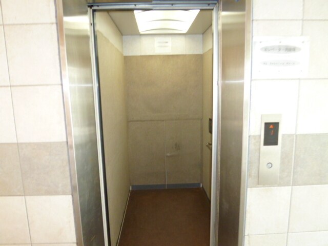 物件外観写真7　(エレベーター)