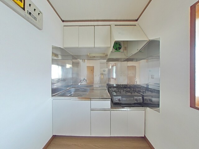 物件内観写真6　(ガスコンロは残置物につき性能保証なし)