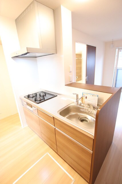 物件内観写真8　(２口ガスコンロのシステムキッチン)