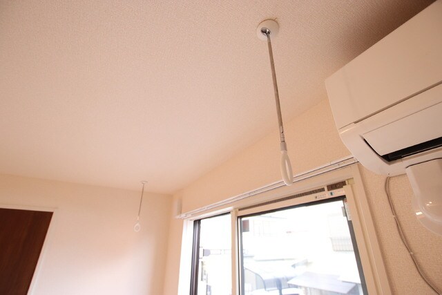 物件内観写真13　(あると便利な室内物干し)