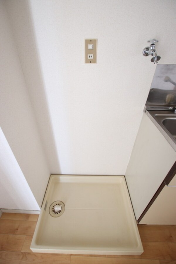設備(キッチン横に室内洗濯機置き場が御座います)