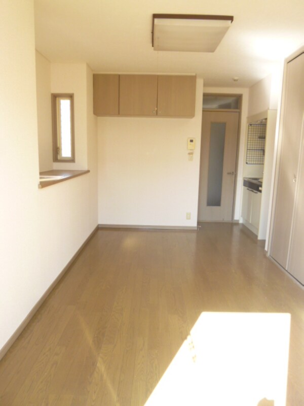 居室(同一間取りの別部屋参考写真)