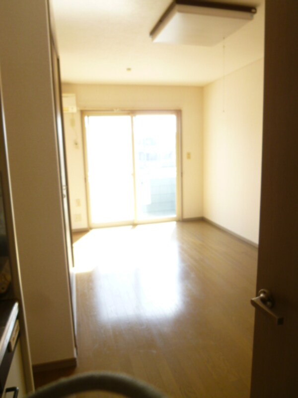 居室(同一間取りの別部屋参考写真)