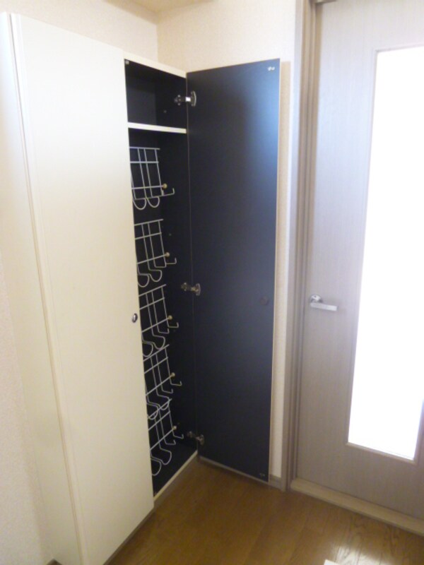 玄関(同一間取りの別部屋参考写真)