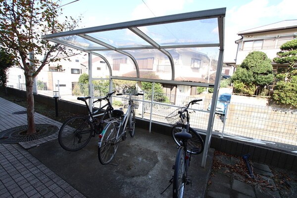 共用設備(屋根付き駐車場)