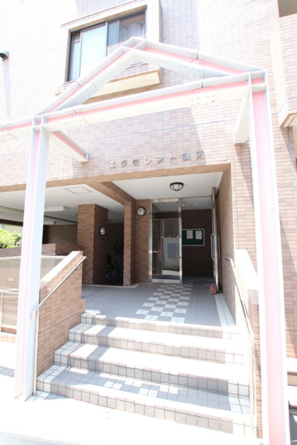 エントランス(重厚感のあるマンション)